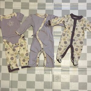 Floral Baby Bodysuit Set in Lavender